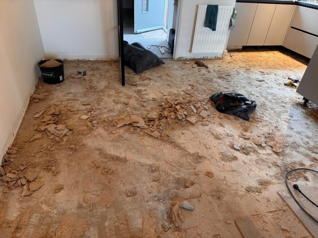 Een marmoleum vloer die verwijdert is